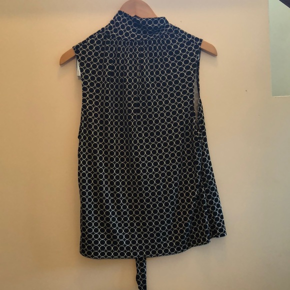 Banana Republic silk shell with tie - Picture 6 of 8